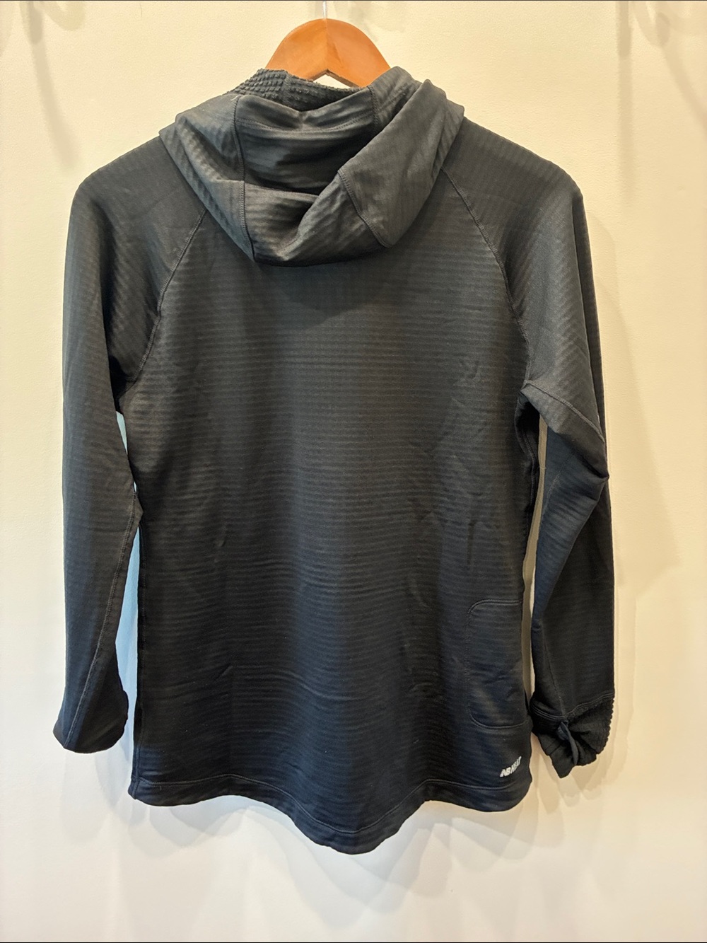 New Balance Black Hooded Performance Long-Sleeve Pullover - Picture 3 of 3
